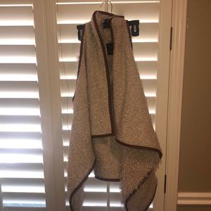 REVERSIBLE VEST